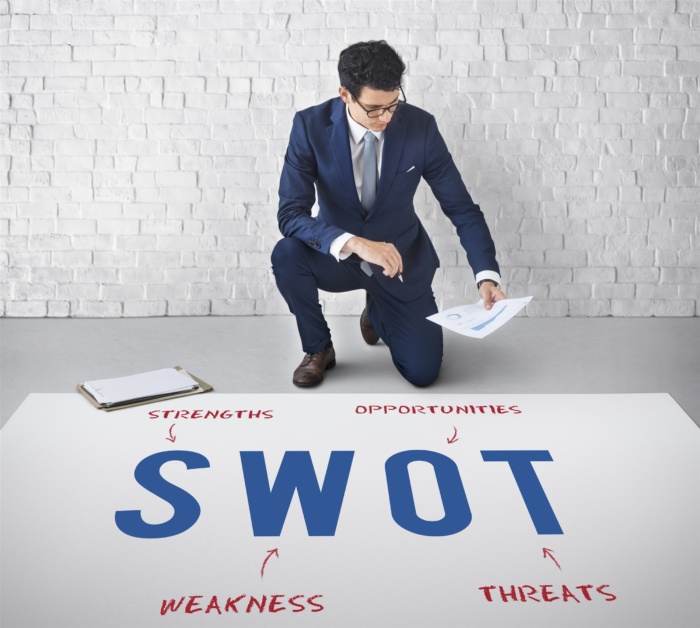 Чем отличается SWOT-анализ от STEP-анализа